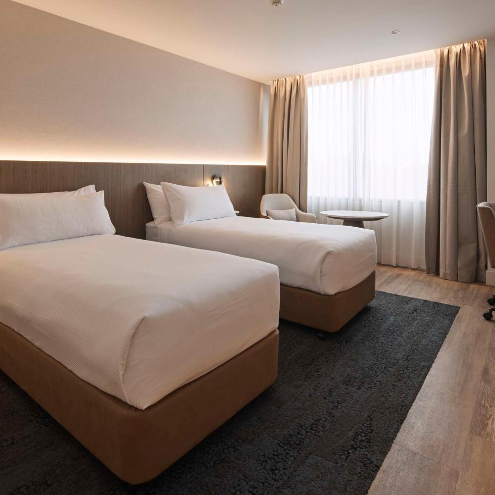 EXECUTIVE, TWIN BEDS