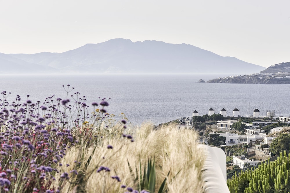 Myconian Korali Relais and Chateaux 72/78