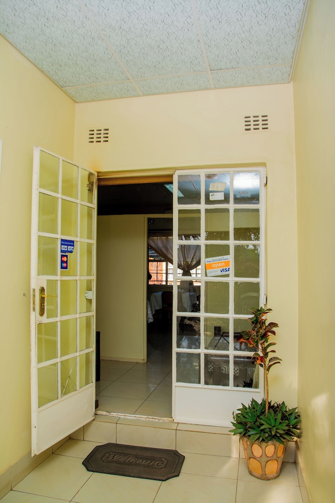 Mosi-O-Tunya Executive Lodge 7/27