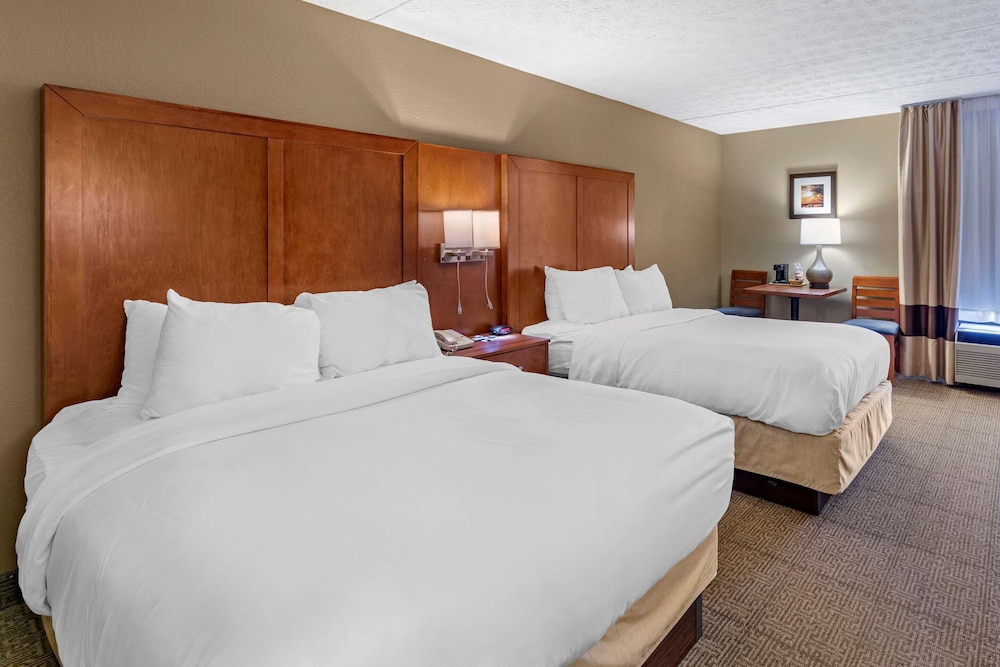 Standard, 2 Double Beds