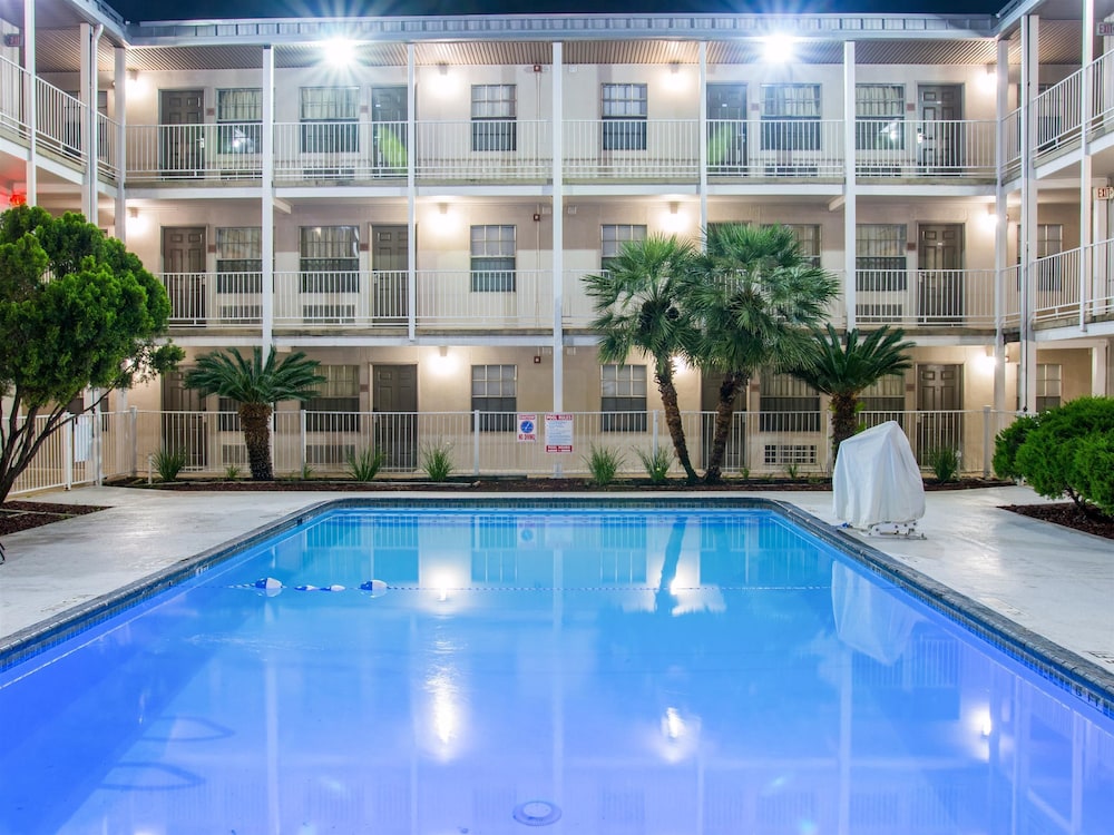 Studio6 San Antonio, TX - Lackland AFB in SAN ANTONIO - TX