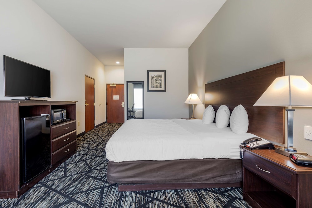 Best Western Plus Mckinney Inn & Suites 13/37