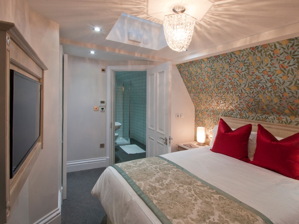 W12 ROOMS 17/58