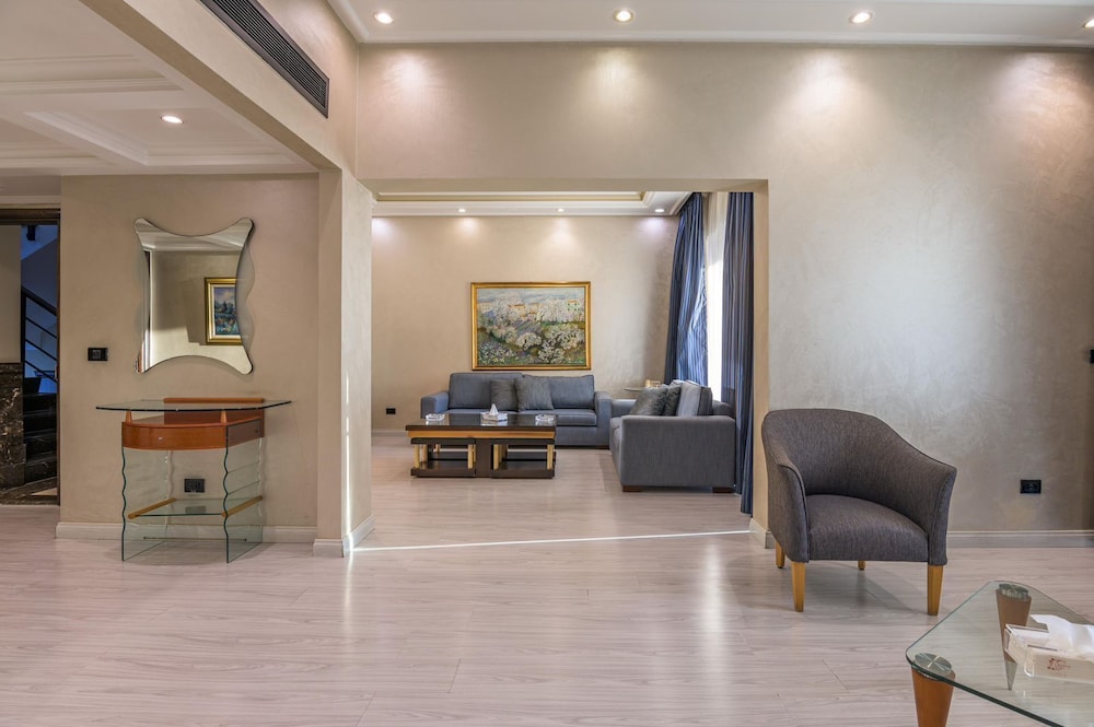 Lahoya Homes, Beirut 33/50