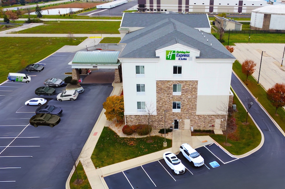 Holiday Inn Express & Suites Chicago North-Waukegan-Gurnee 48/50
