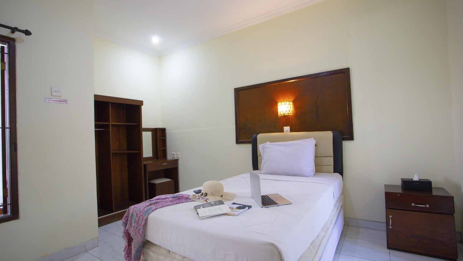 OYO 3910 Teges Inn 20/50