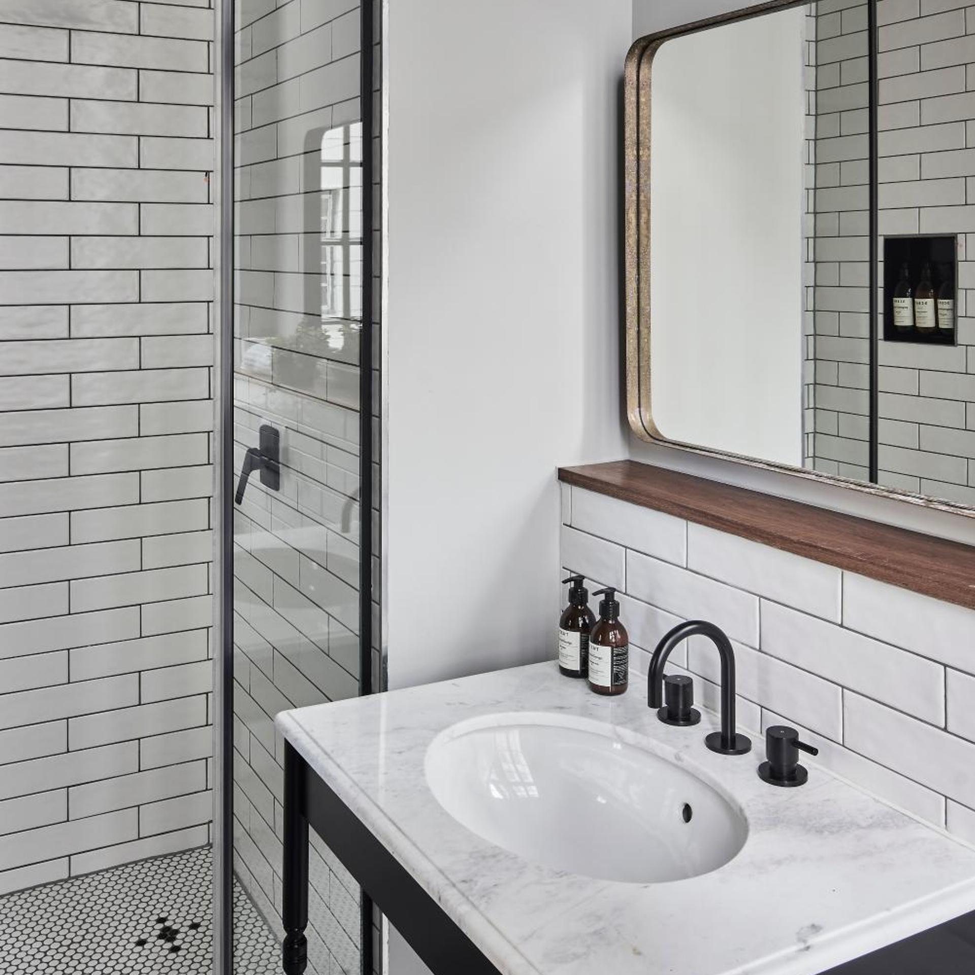 1 BEDROOM, SUITE