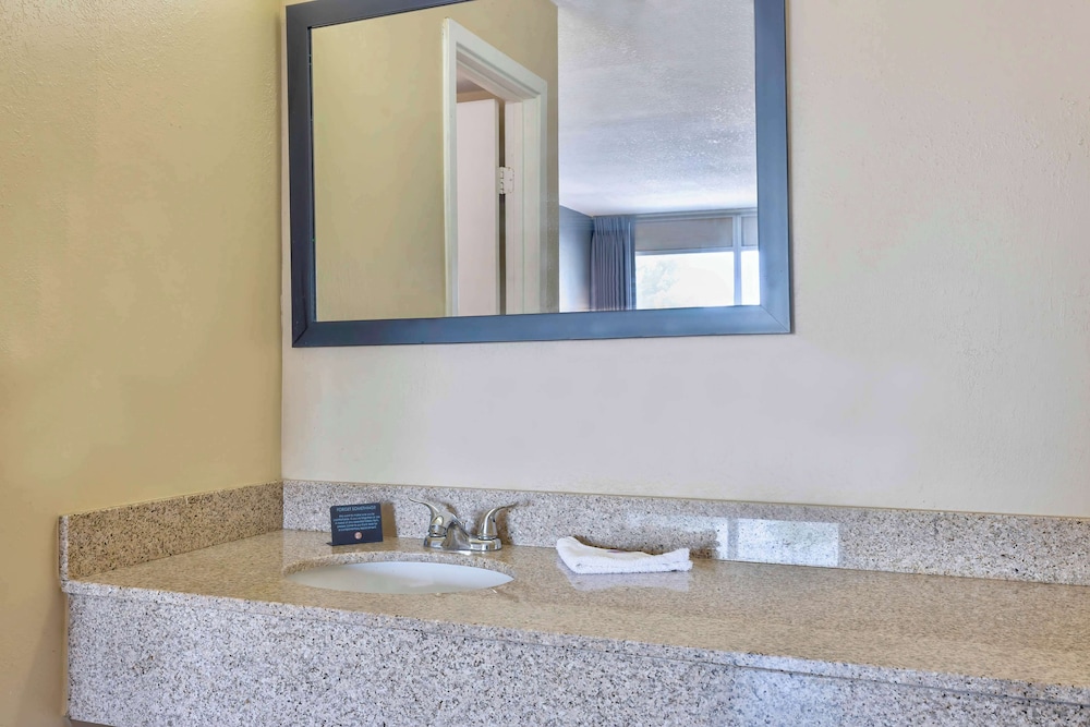 Motel6 Effingham, IL 48/50