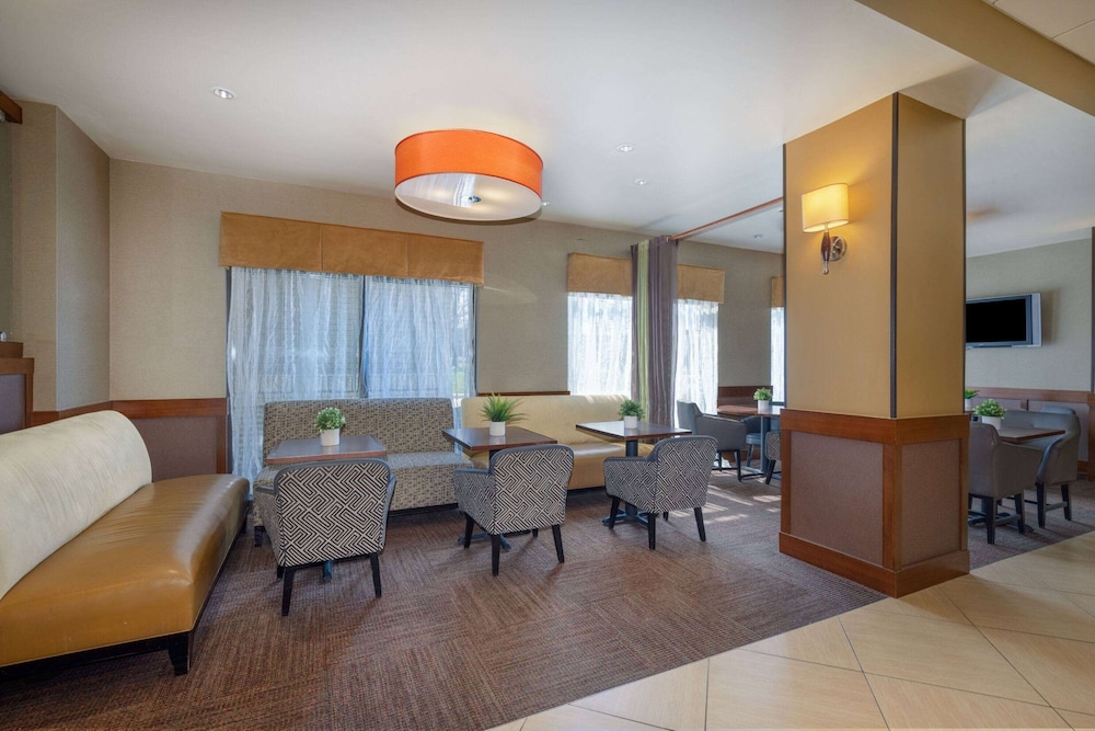 Wyndham Garden Kansas City Airport 36/62