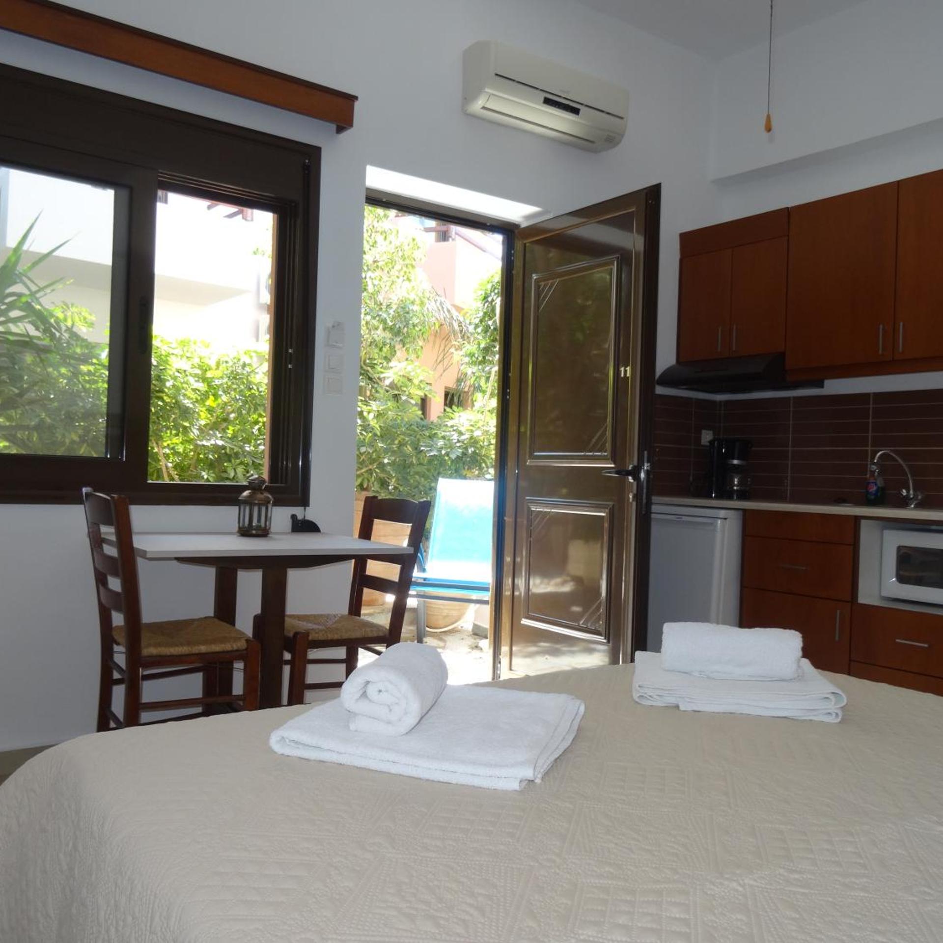 Lito Apartments 48/58