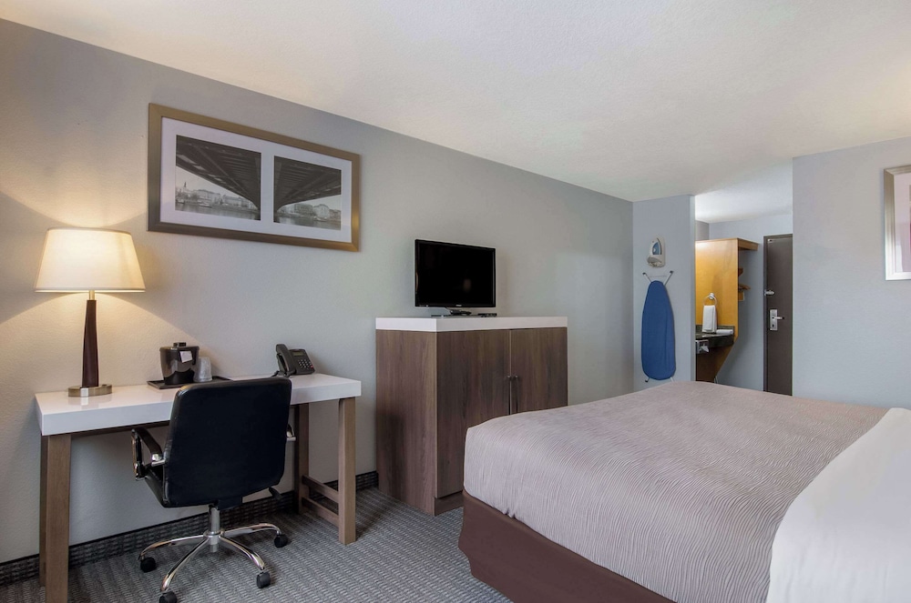 غرفة بسرير كوين لذوي الإعاقة، Quality Inn & Suites Silverdale Bangor-Keyport 5/8