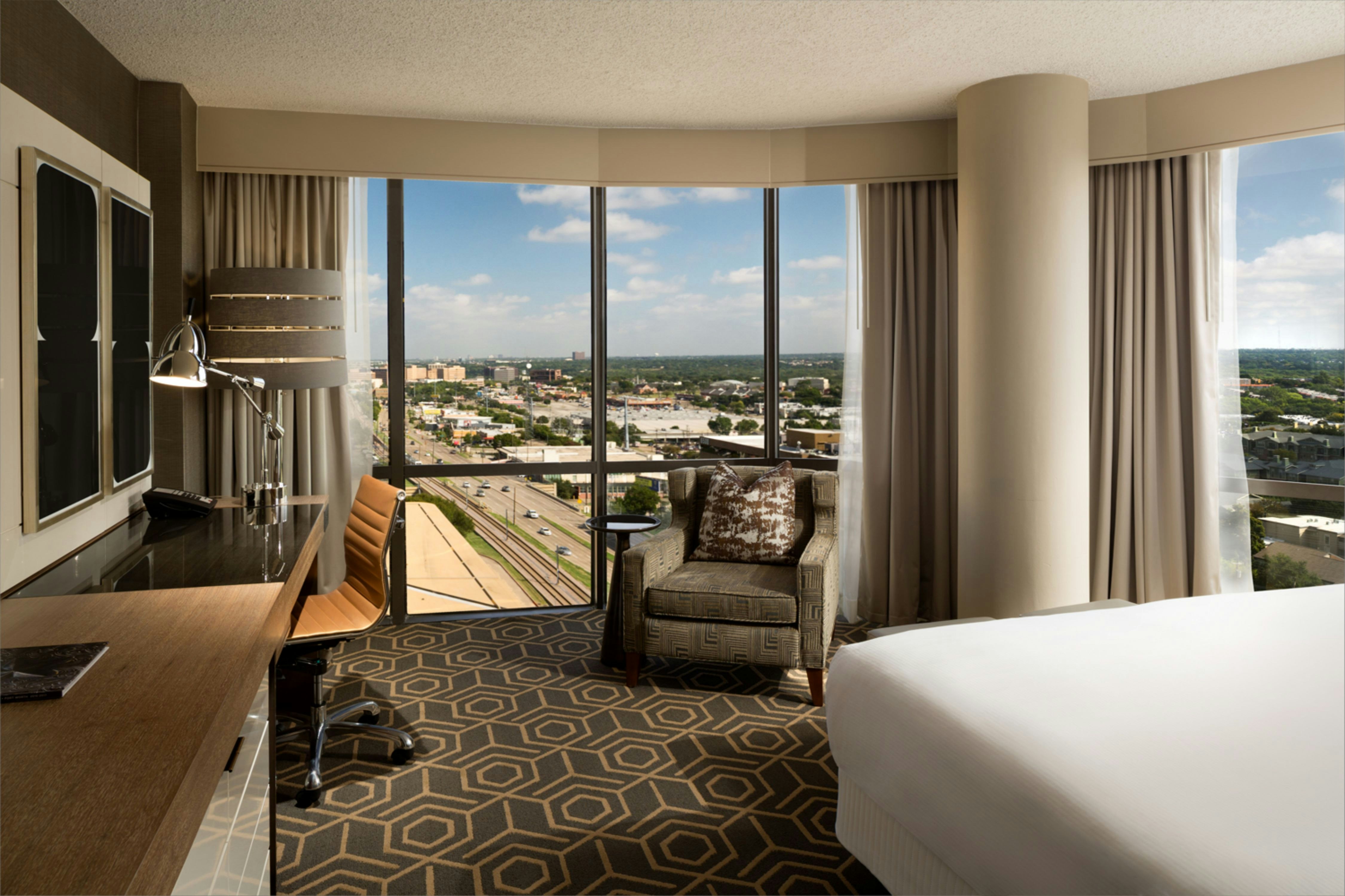 ROOM, KING BED