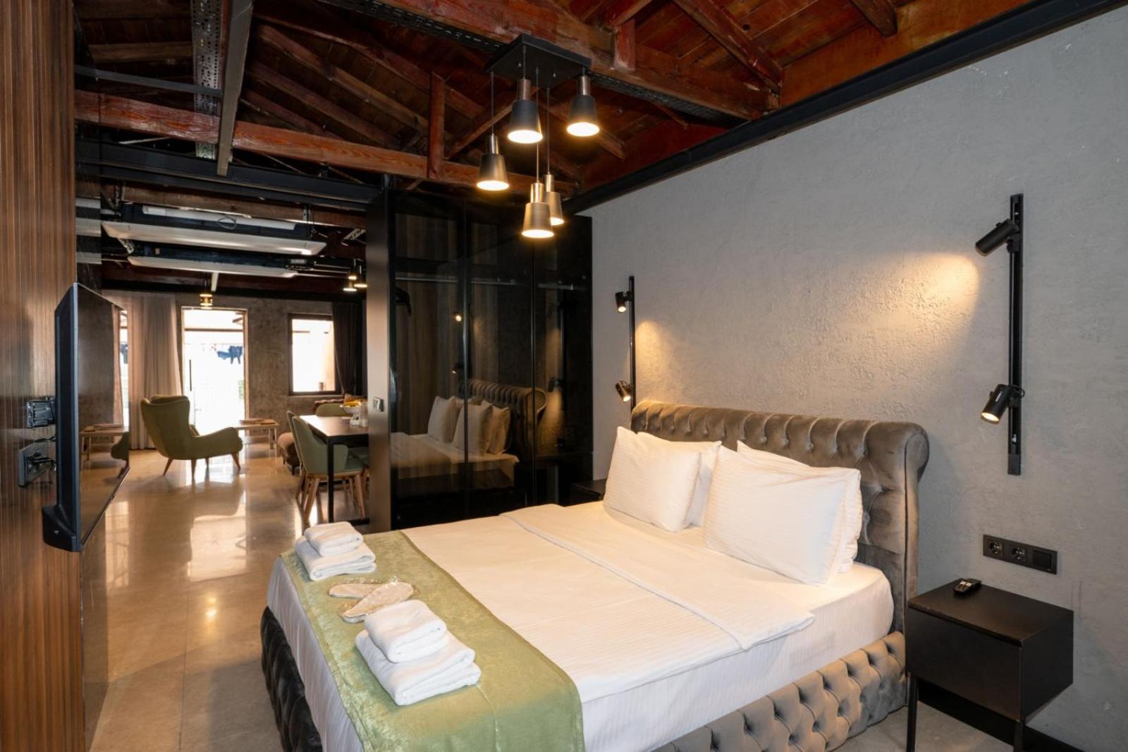 Monev Istanbul 15/48