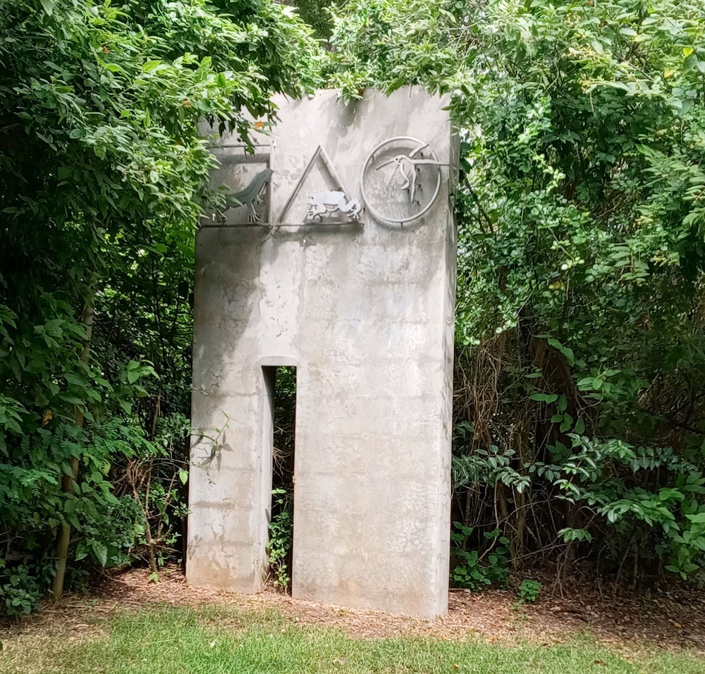 Hix Island House 48/50