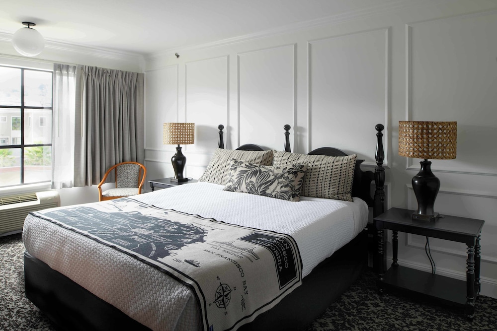 SUPERIOR, KING BED