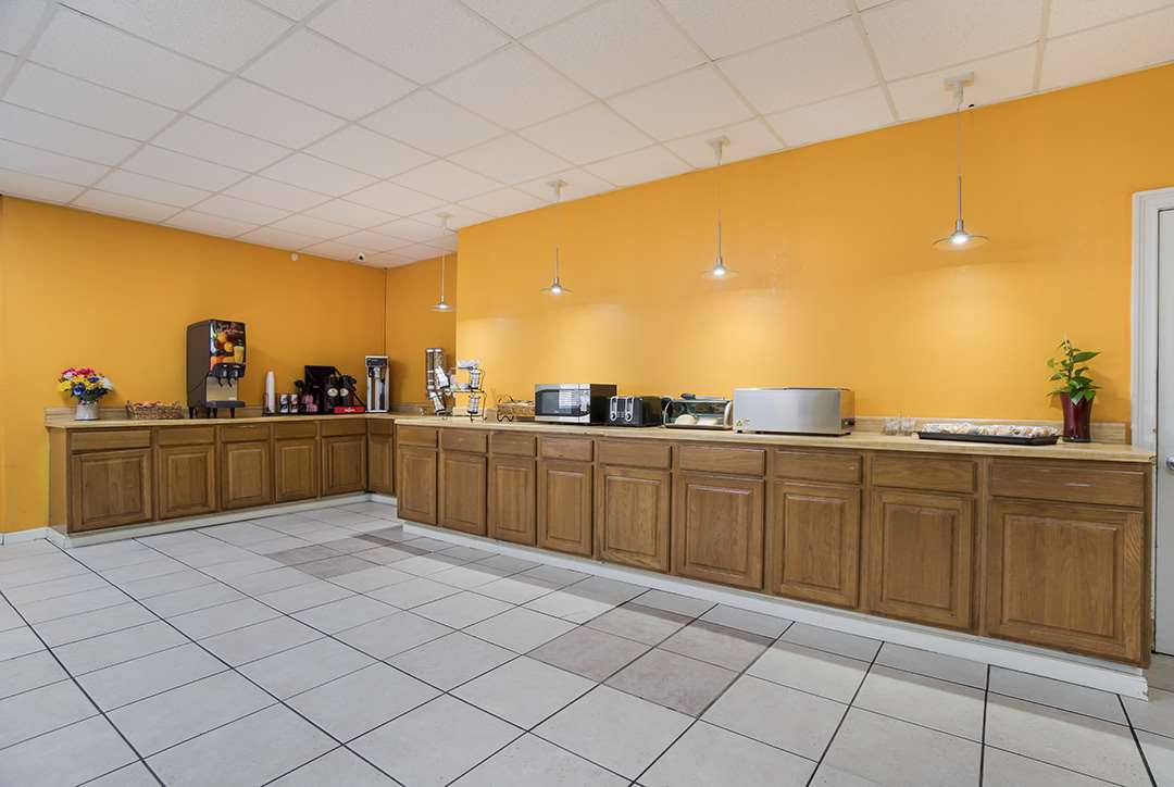 Americas Best Value Inn Tulsa at I-44 11/44