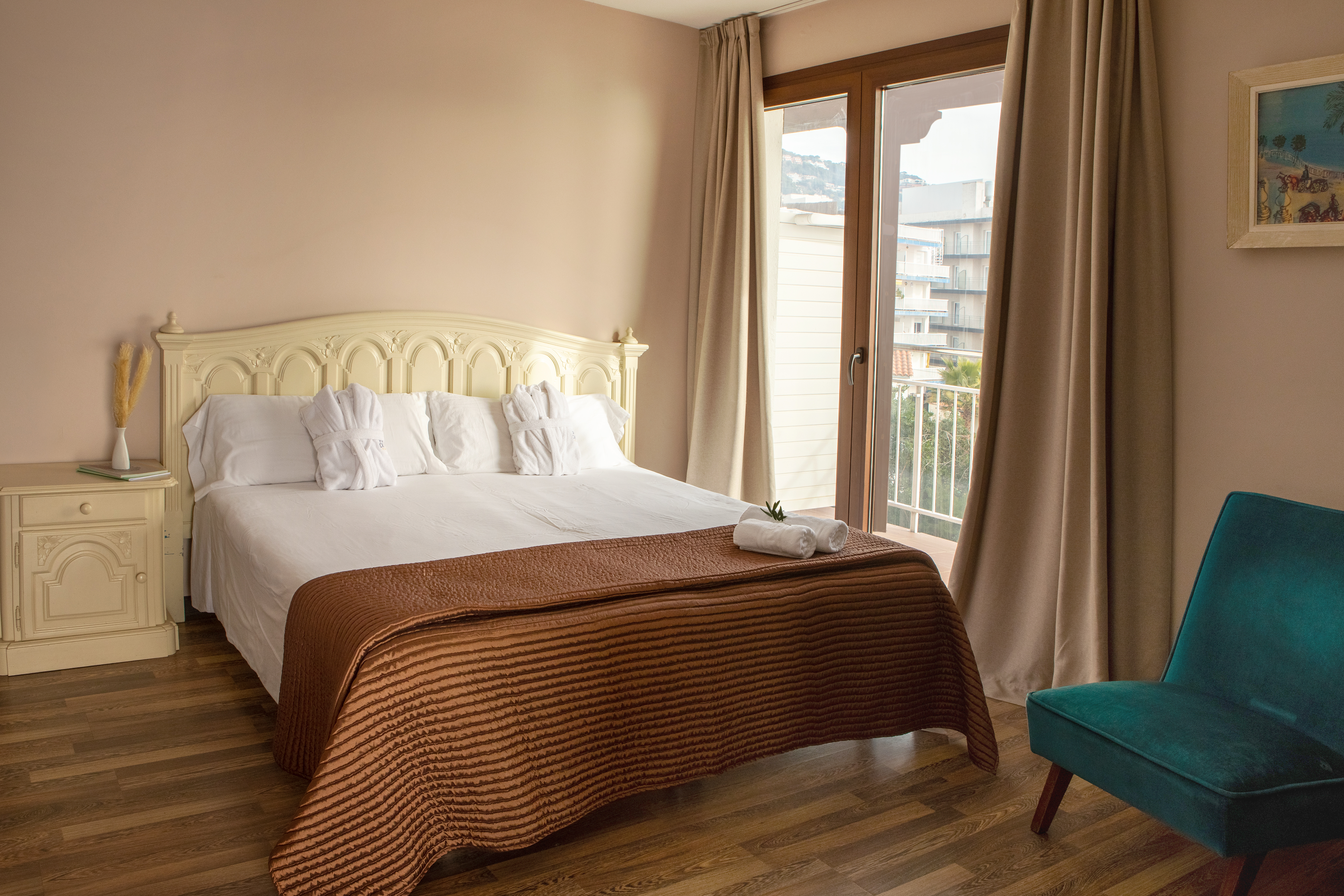 Standard 2+1, Hotel Roger de Flor by Seleqtta 4/6