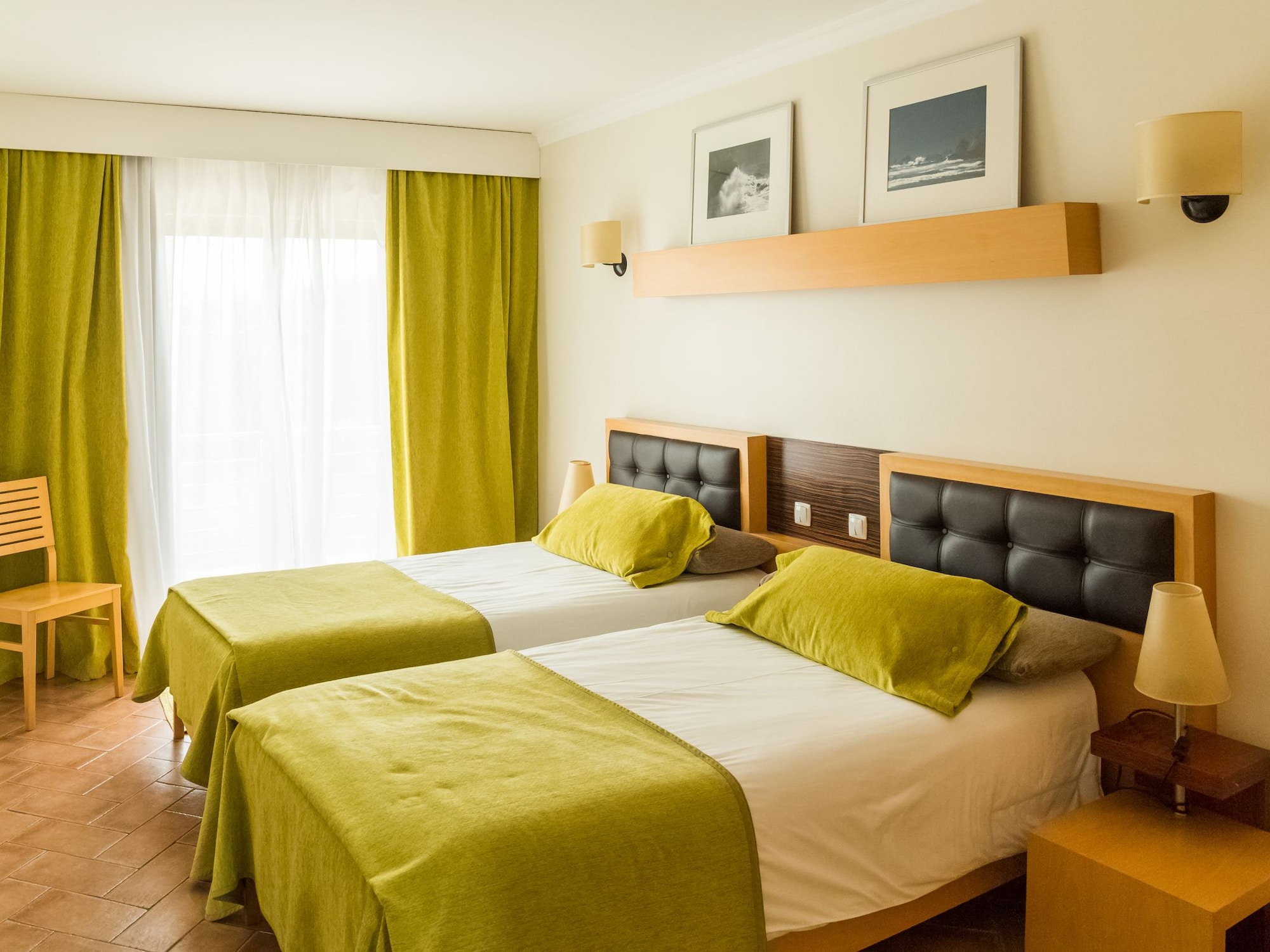 2 BEDROOMS, APARTMENT, PARTIAL OCEAN VIEW, BALCONY