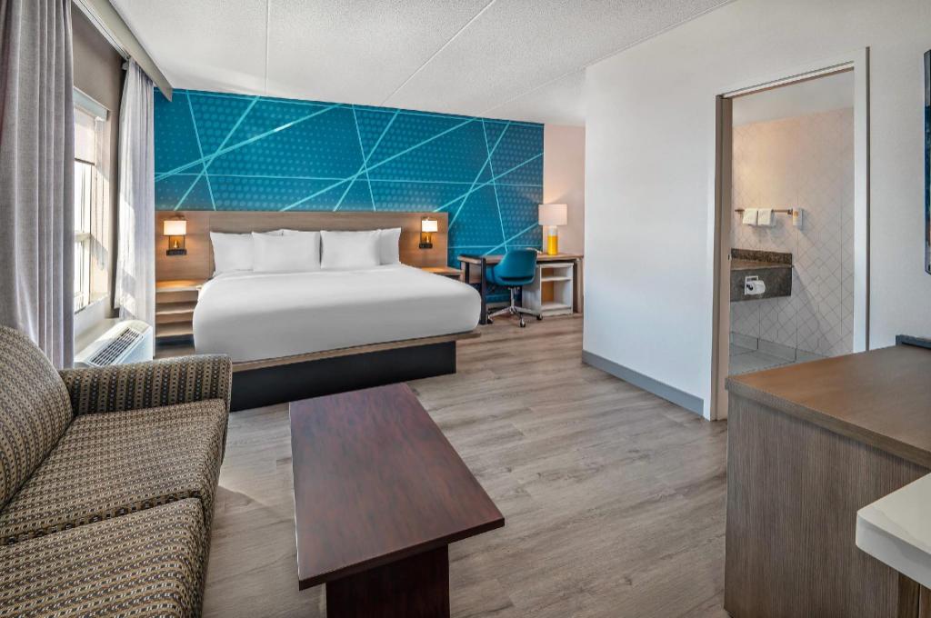 Upgrade, Efficiency, King Bed، Comfort Inn Mississauga 6/6