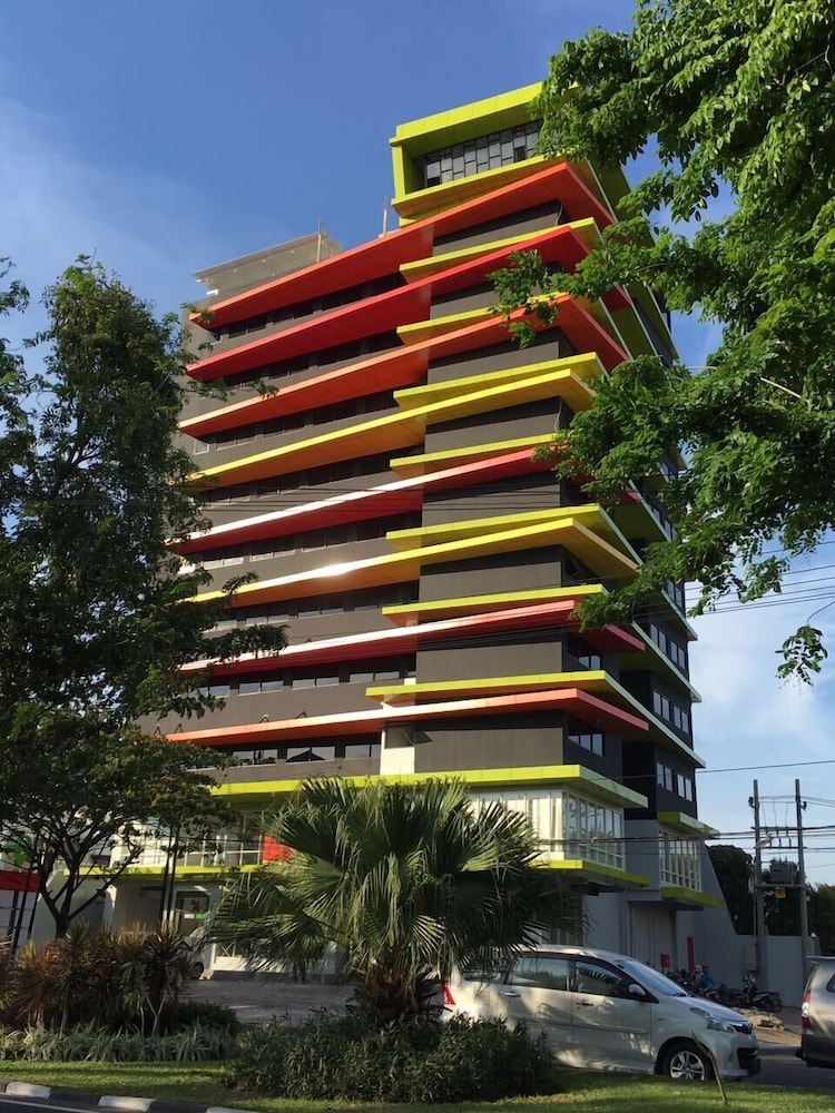 Maxonehotels At Dharmahusada Surabaya 2/32