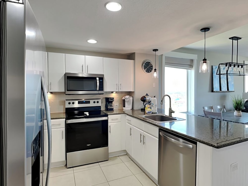 Grand Panama Beach Resort by Emerald View Resorts 55/77