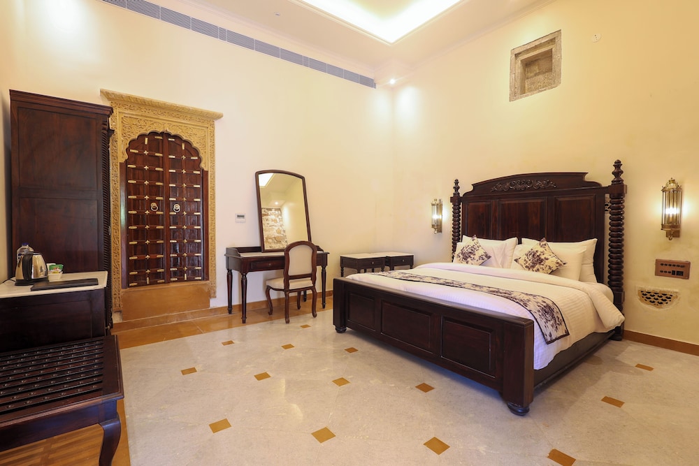 Heritage, Club, King Bed, Mountain View