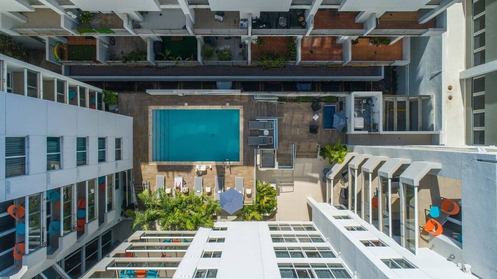 Roami at Habitat Brickell 8/50