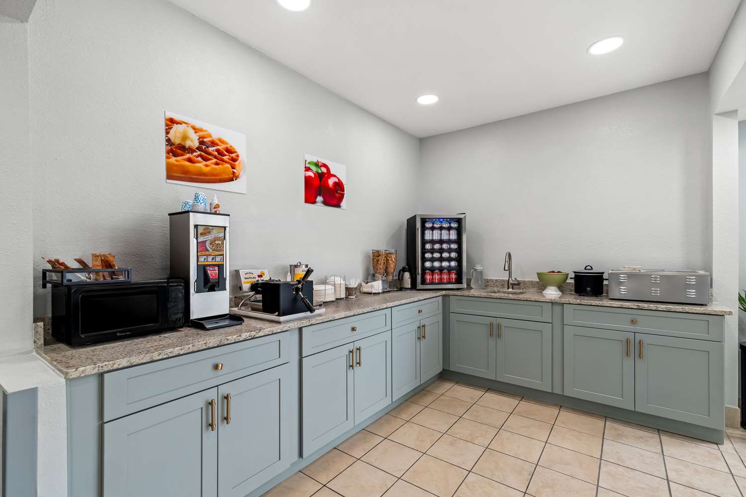 Quality Inn & Suites Biloxi - Ocean Springs 12/25