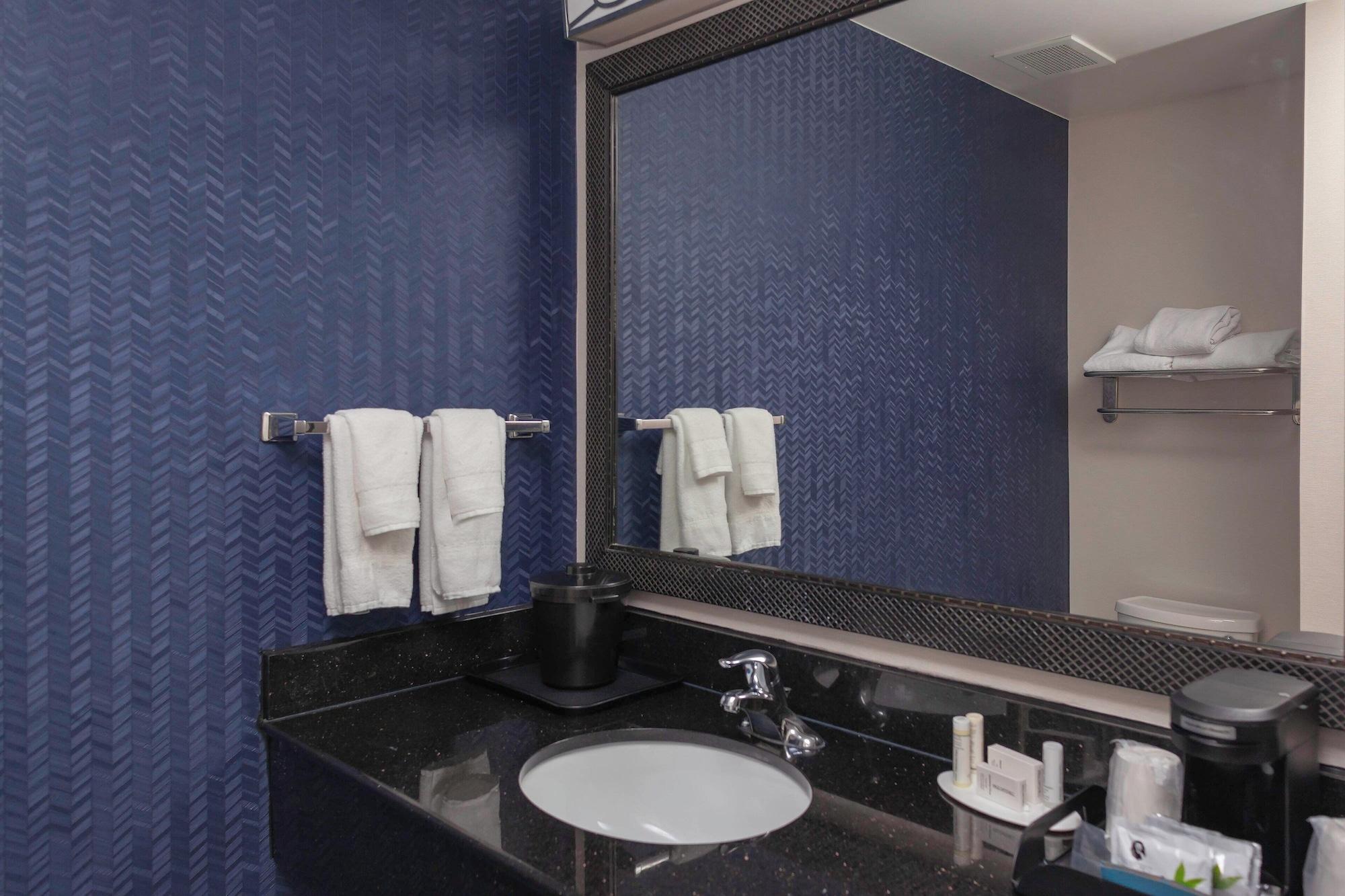 suite, multiple beds