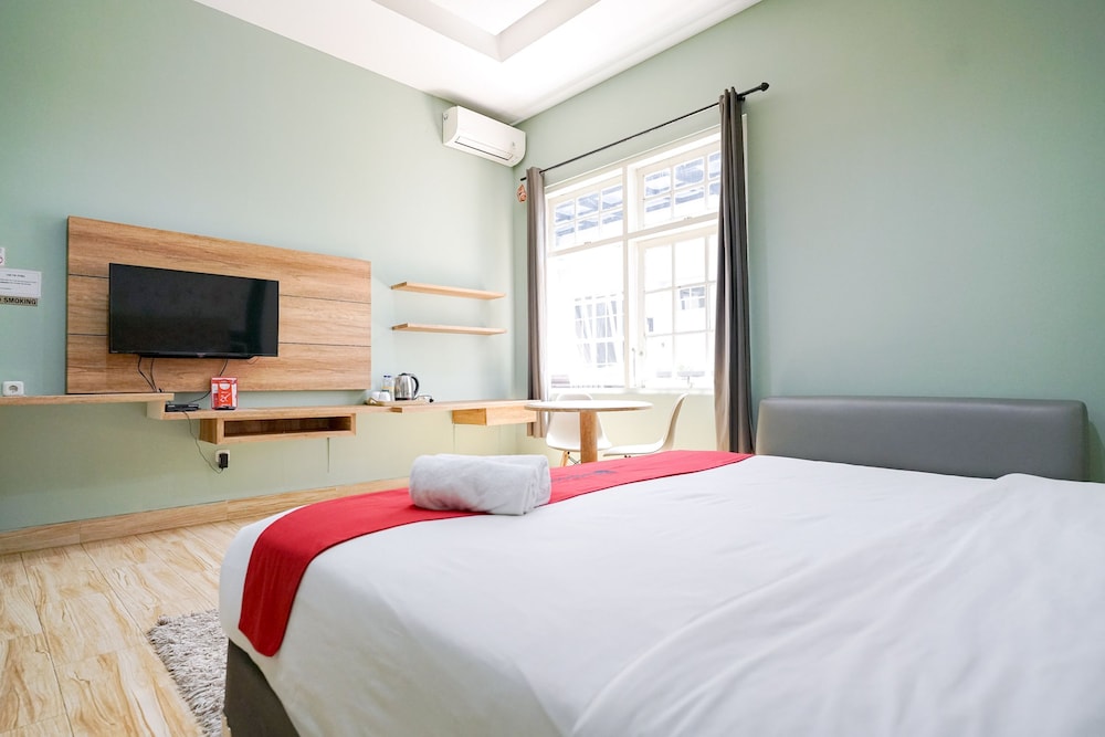 Reddoorz Premium Near Rs Pondok Indah 21/46