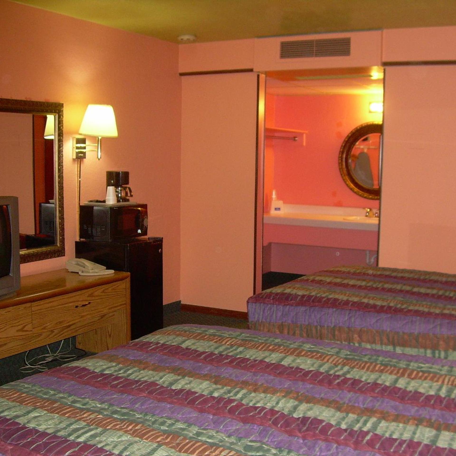 83 Motel 3/28
