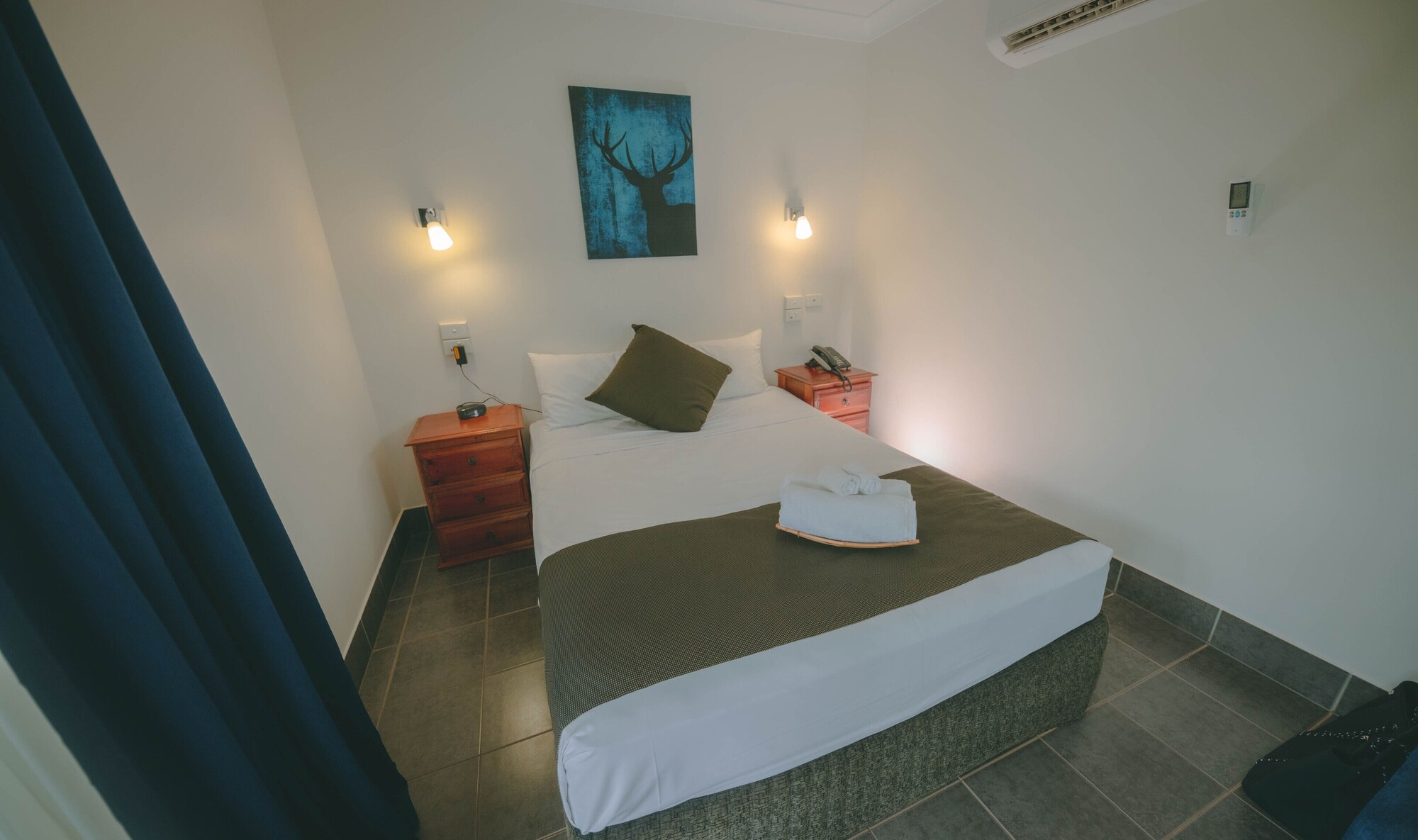 CABIN, QUEEN BED