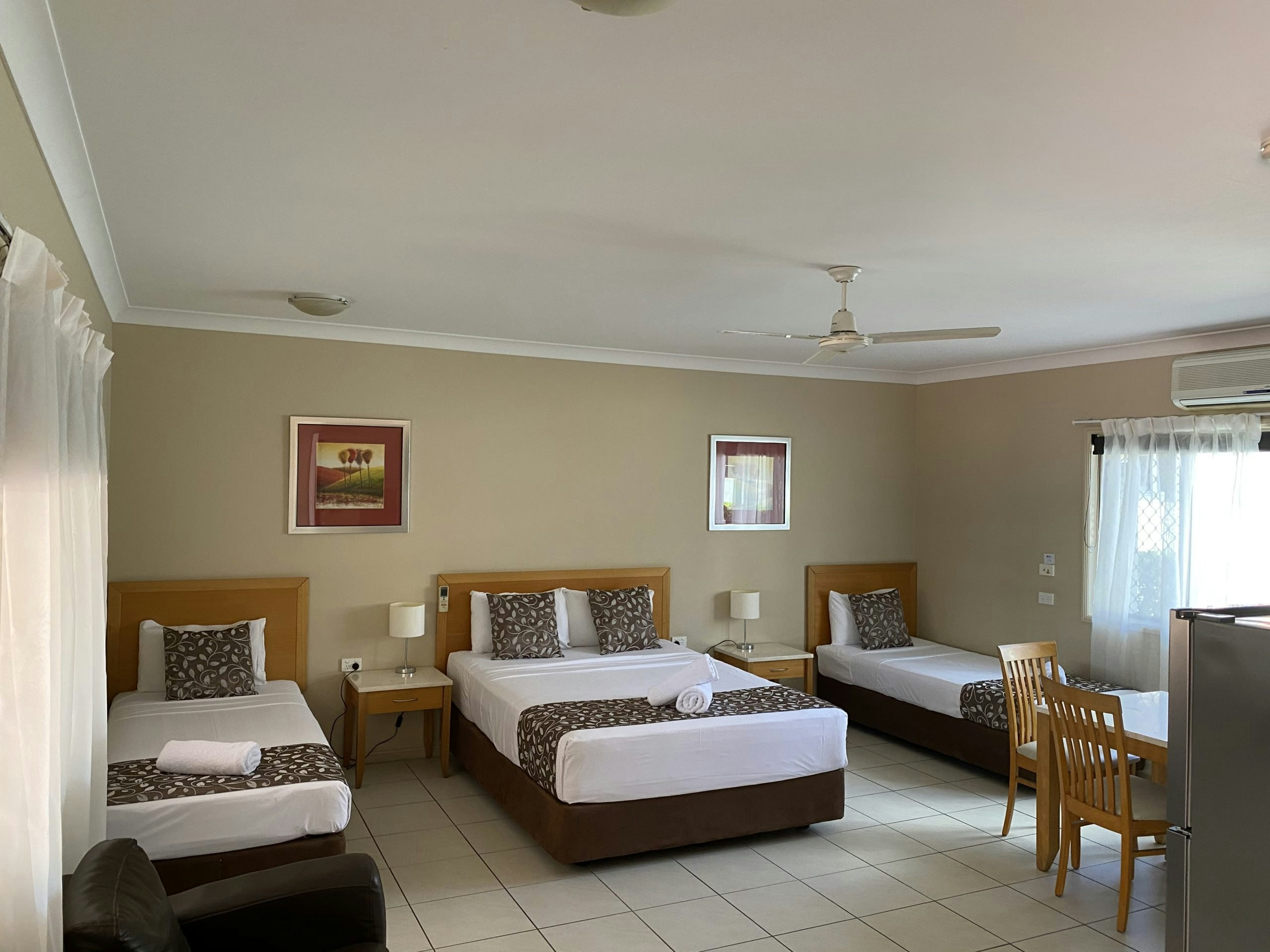 Cascade Motel in Townsville 2/5