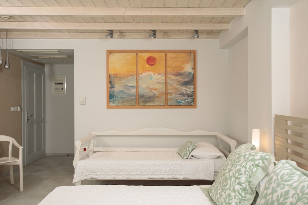 ROOM, TRIPLE