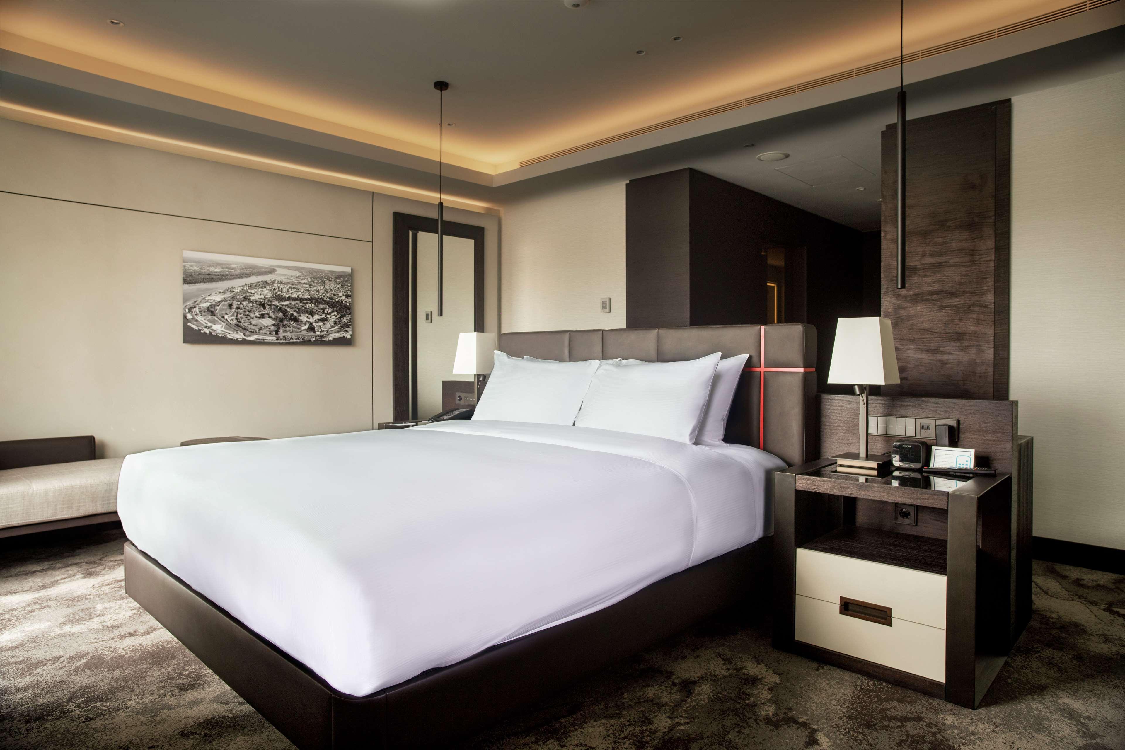 PRESIDENTIAL, SUITE