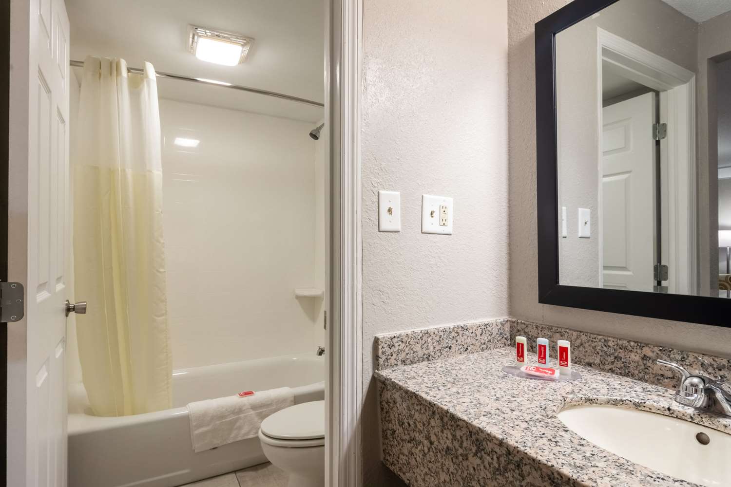 غرفة بسرير كينج، Econo Lodge East Ridge 4/4