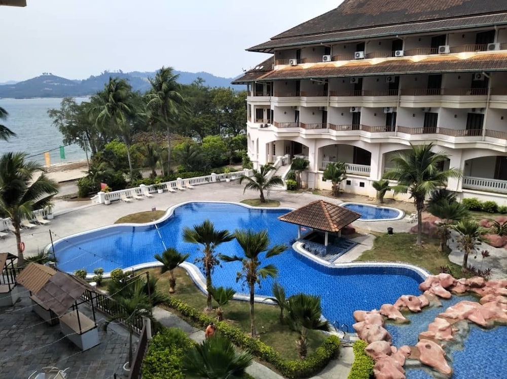 THE ORIENT STAR RESORT LUMUT 7/39