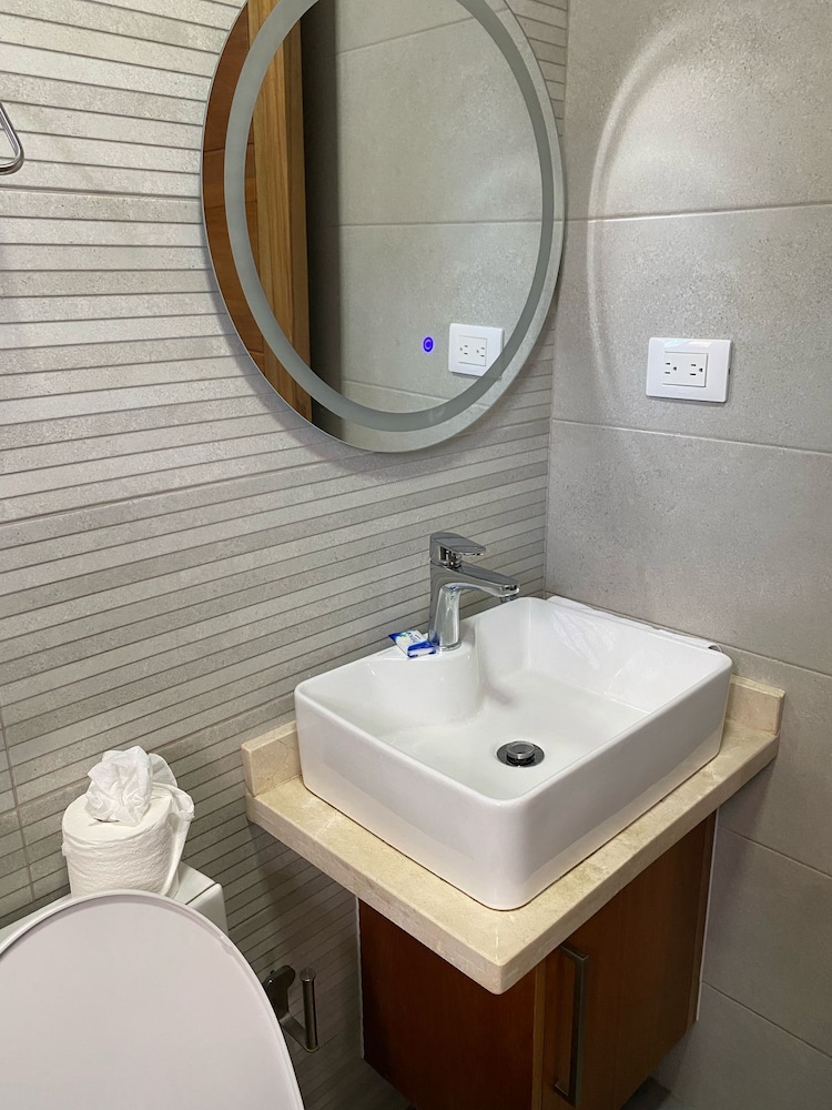 New Garden Hotel 54/59