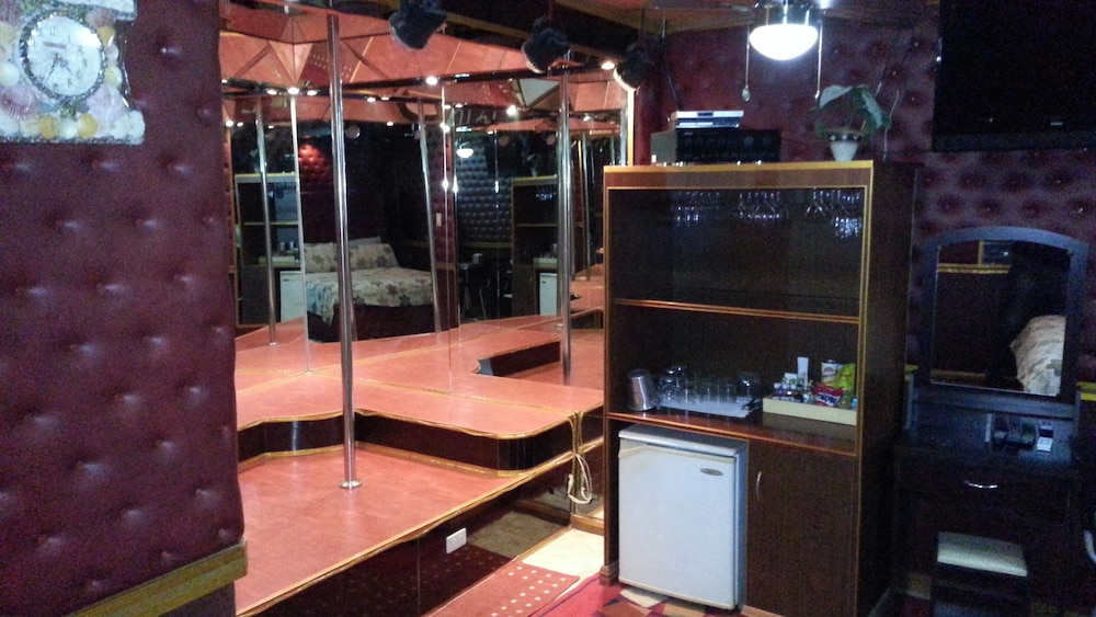 Kokomos Hotel & Restaurant 11/63