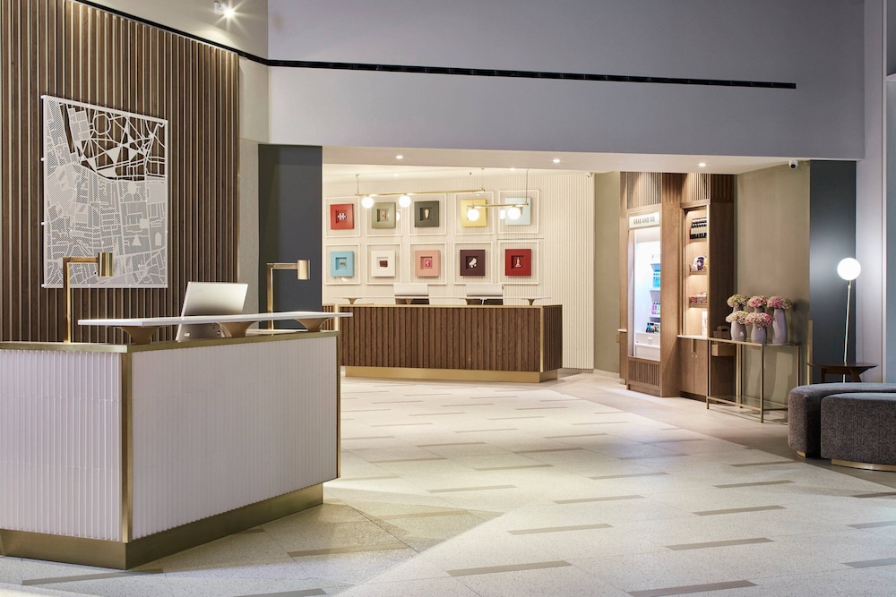 Lobby at London Marriott Hotel Kensington, LONDON