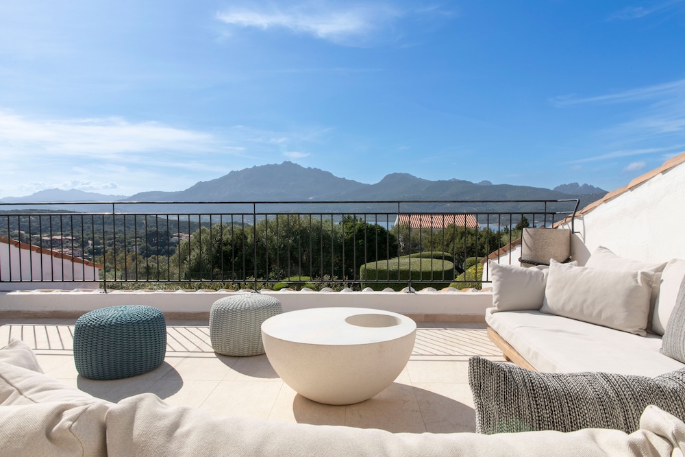 Sulia House Porto Rotondo, Curio Collection by Hilton 1/99