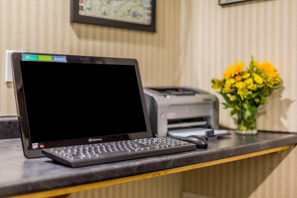 Quality Inn Hyde Park Poughkeepsie North 18/40