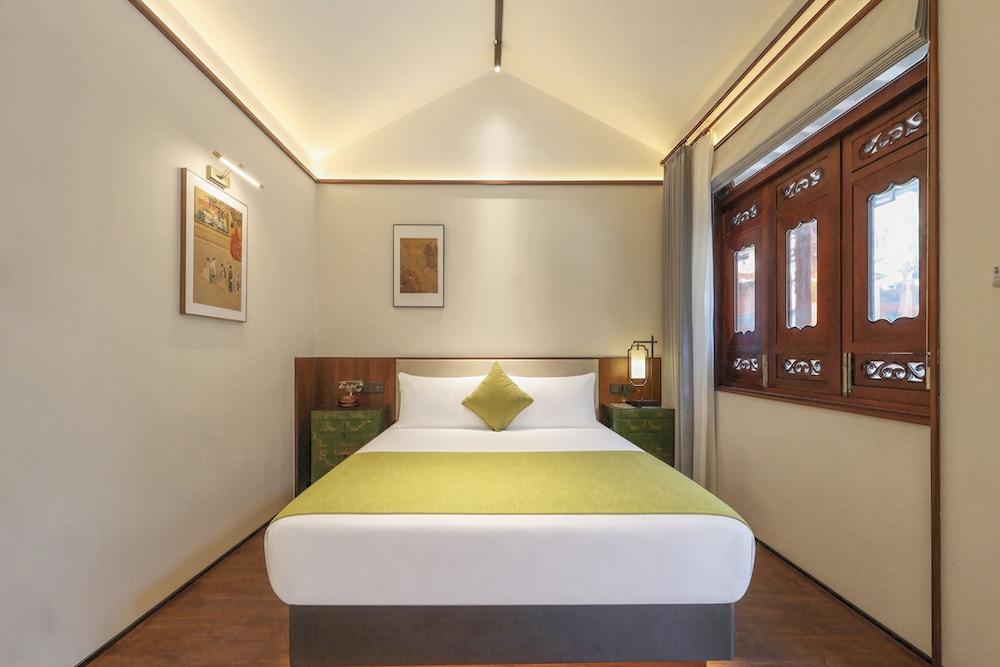 Deluxe, King Bed