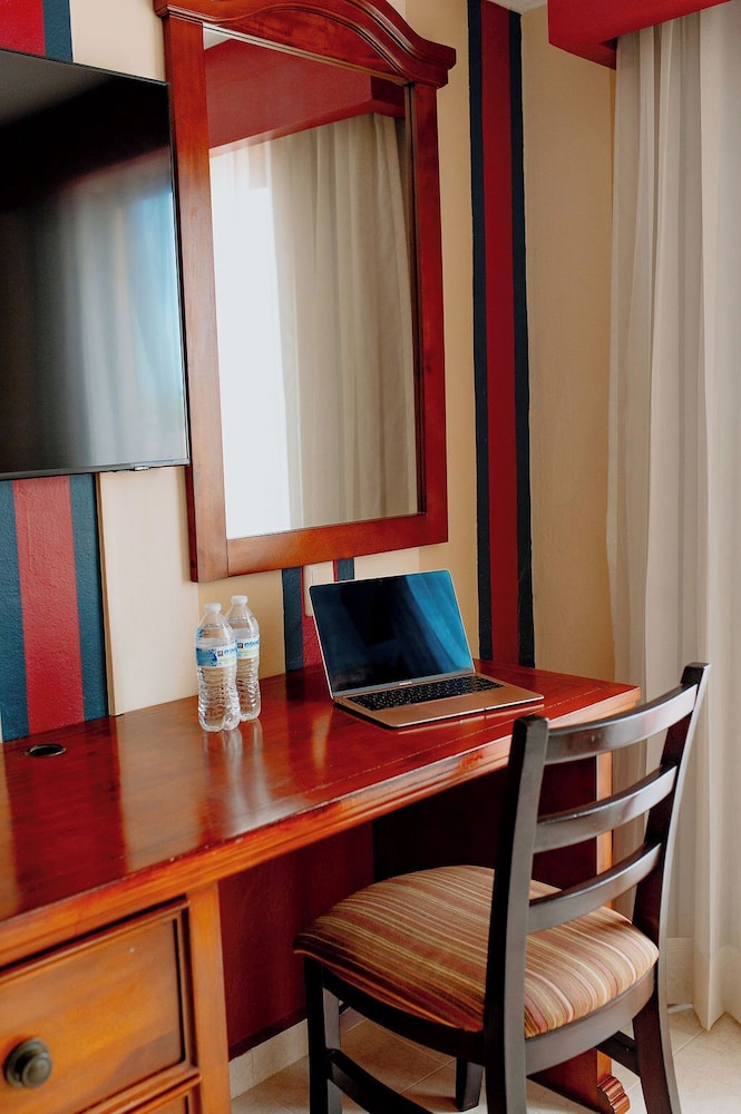 Hotel Plaza Colonial 52/62