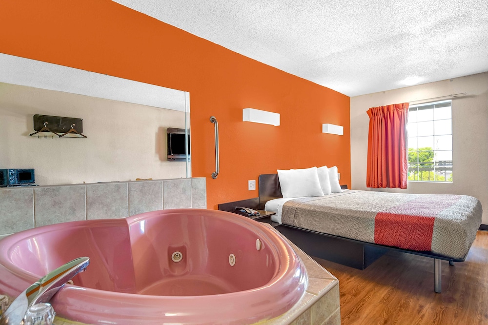 Motel6 Calhoun, GA 17/31