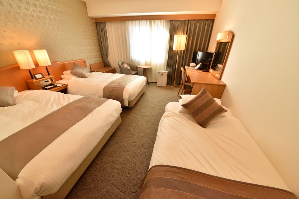 ROOM, TRIPLE, TWIN BEDS, WITH EXTRA BED