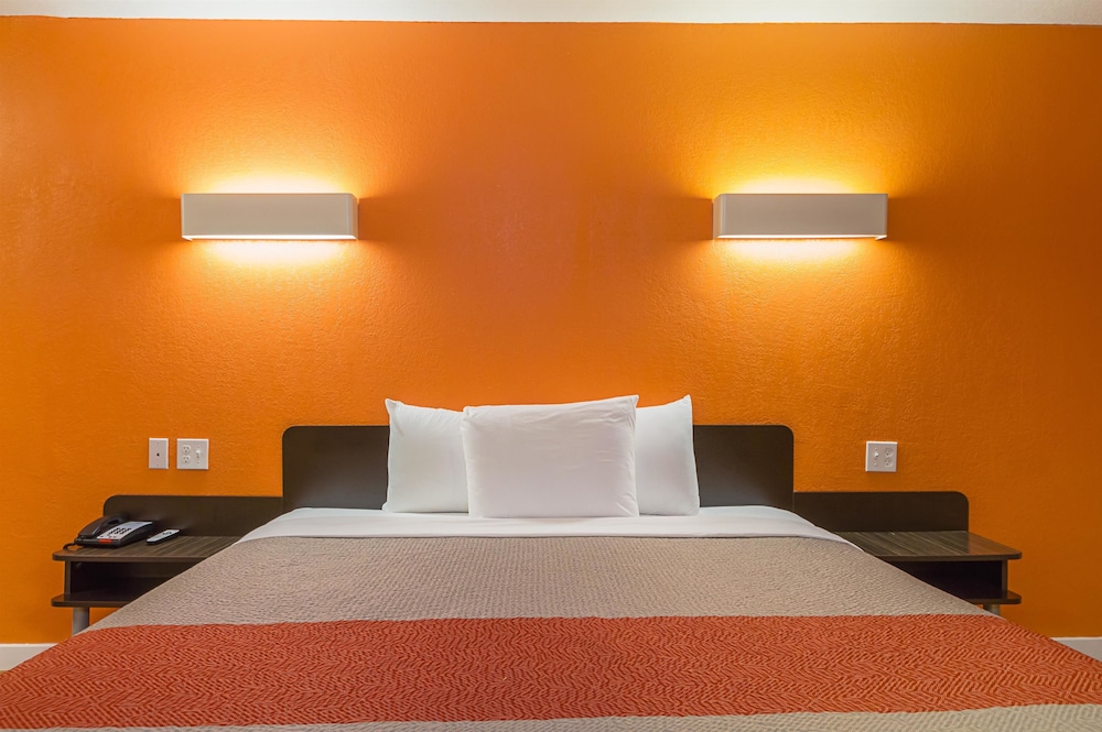 Motel6 Garland, TX - Northeast Dallas 35/43