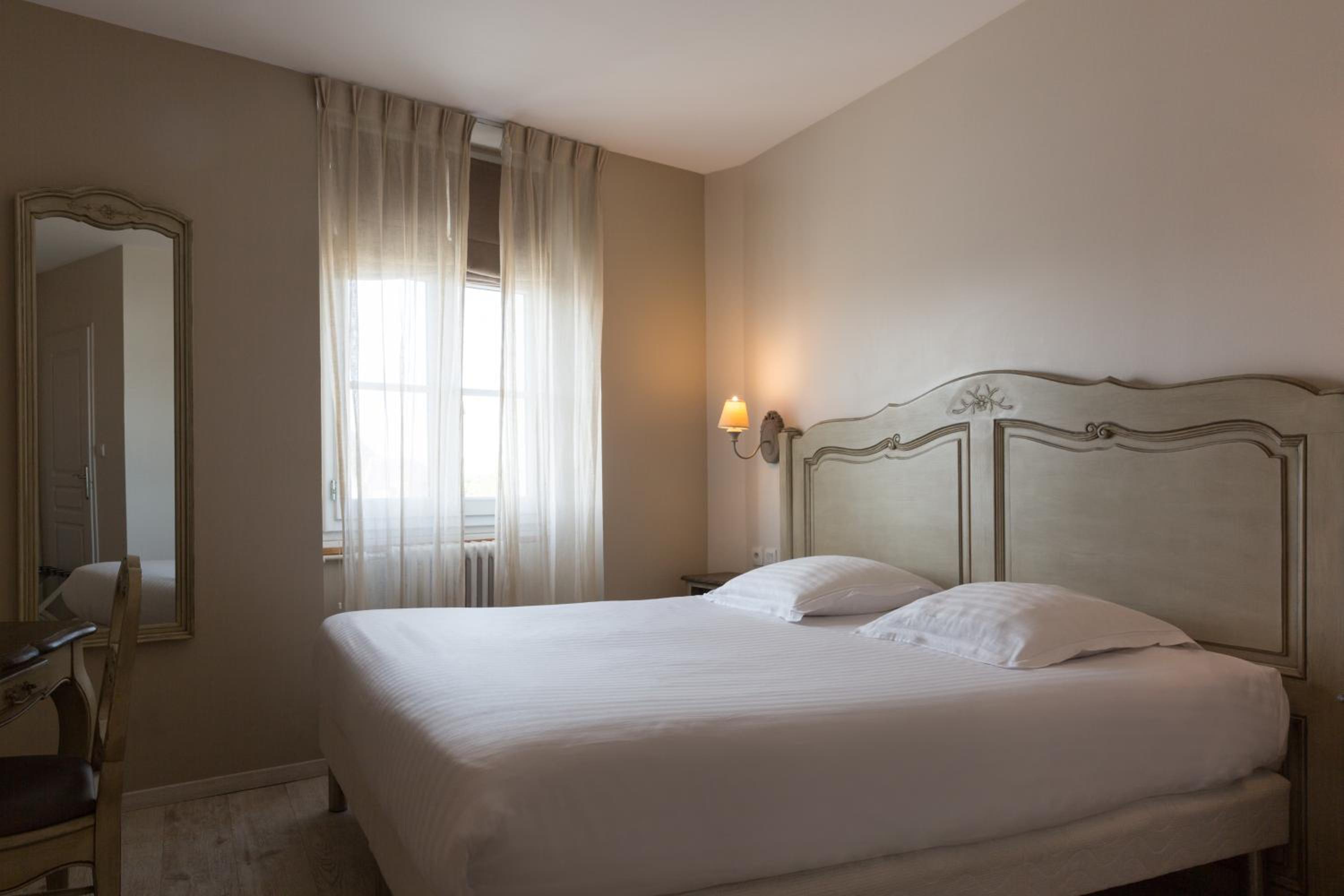 غرفة قياسية بسرير مزدوج أو سريرين منفصلين، Hotel the Originals Les Poemes de Chartres 3/9