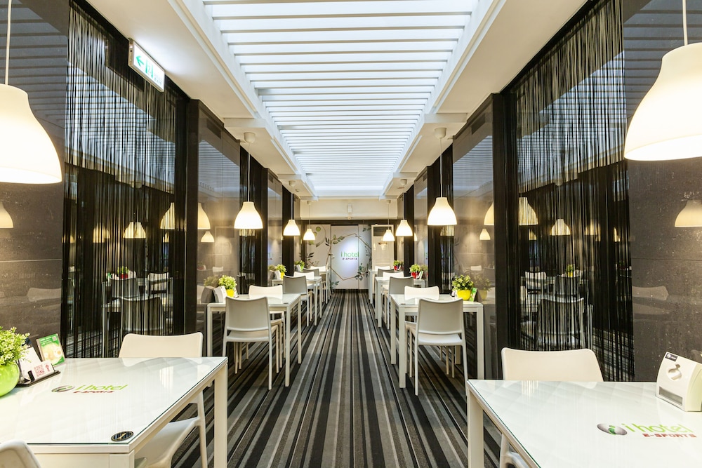 I Hotel 23/30