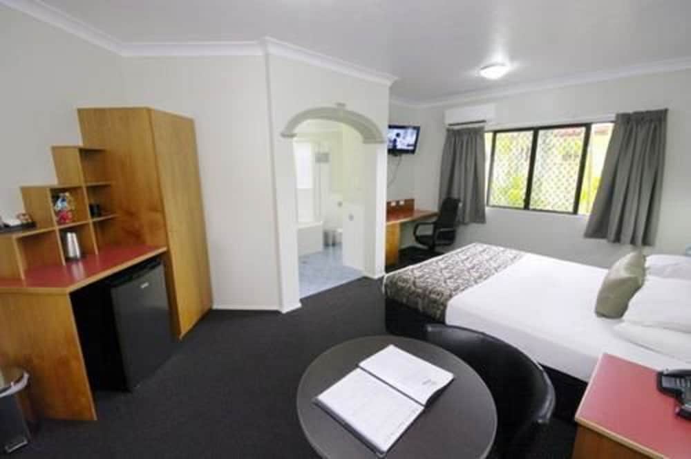 MACKAY RESORT MOTEL 32/65